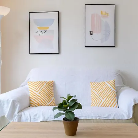 Apartment Mit Gemeinsamem Pool, *